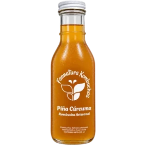 Kombucha con piña y cúrcuma